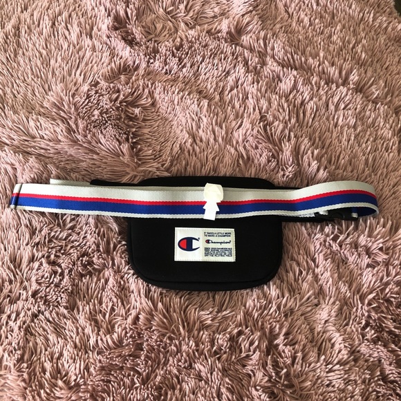 NWOT Champion Fanny pack/waist bag - Picture 4 of 6